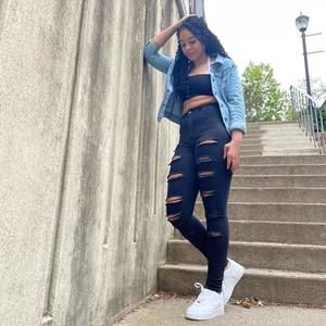 Meet your Posher, Julia